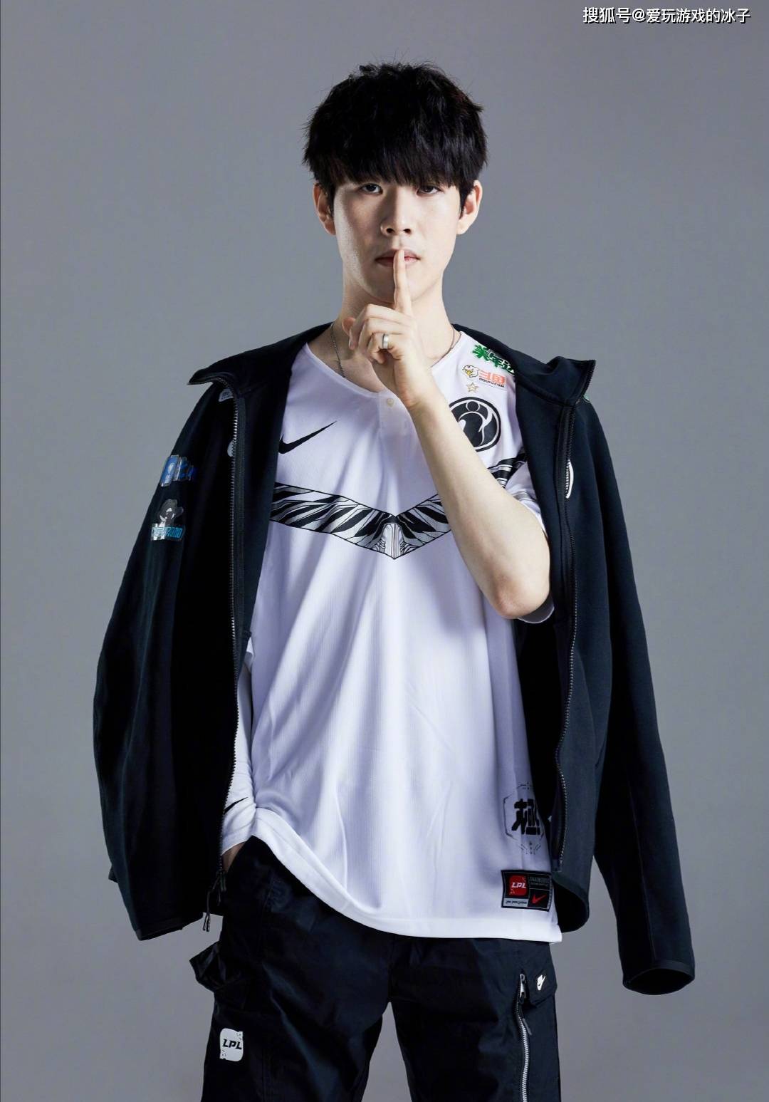 最新S赛冠军皮肤即将出炉，两位设计师主导